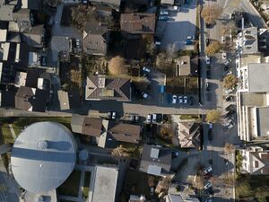 Quartier église sainte-croix.jpg