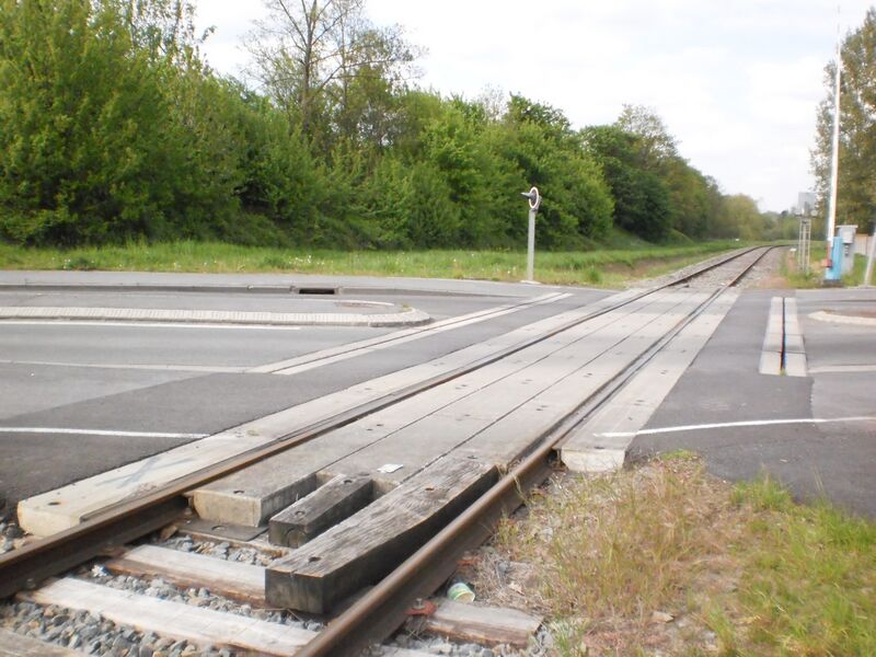 File:Chemin de fer - passage à niveau.JPG